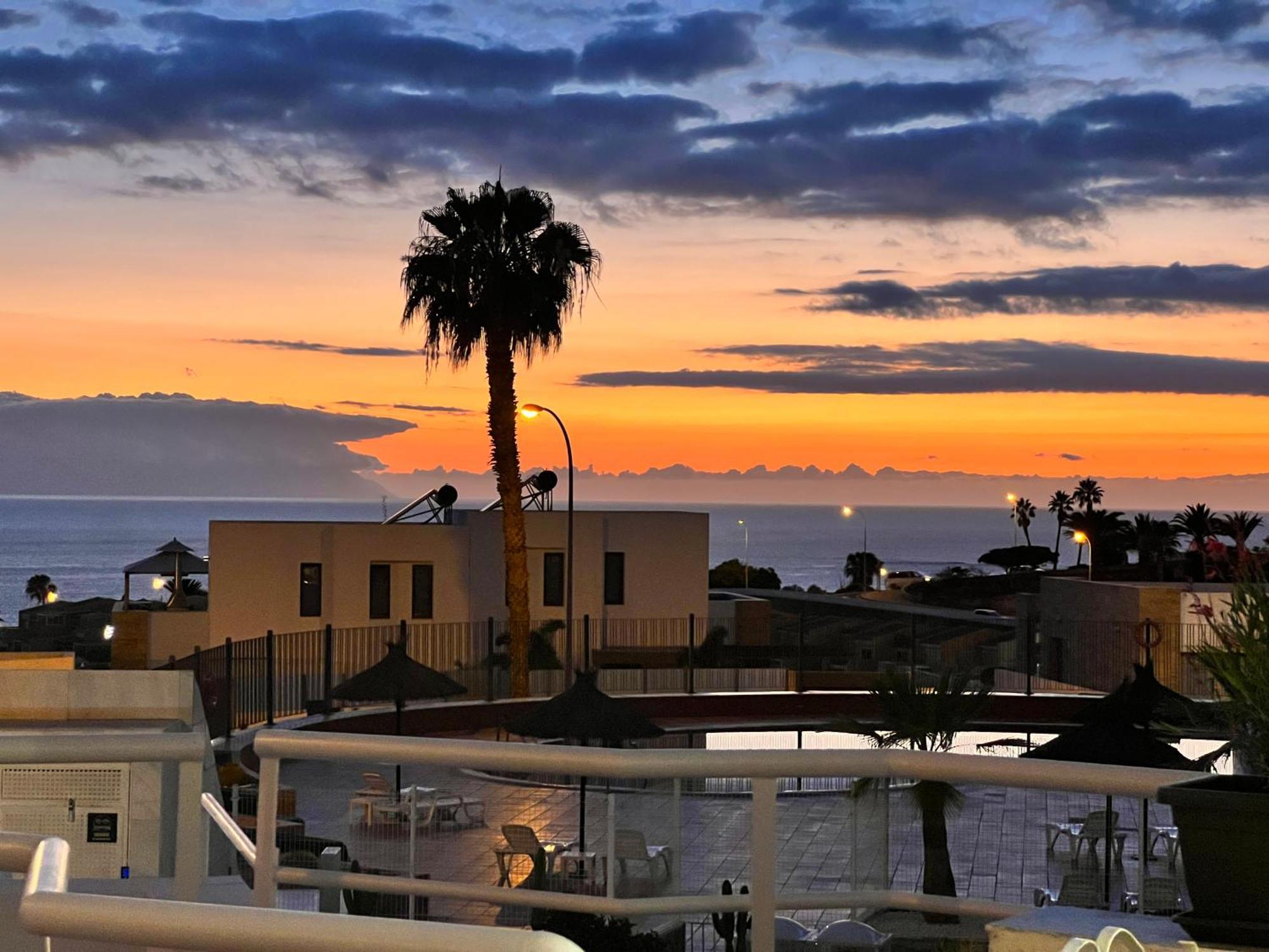 Paulmarie Apartment In Colina Blanca アデヘ エクステリア 写真